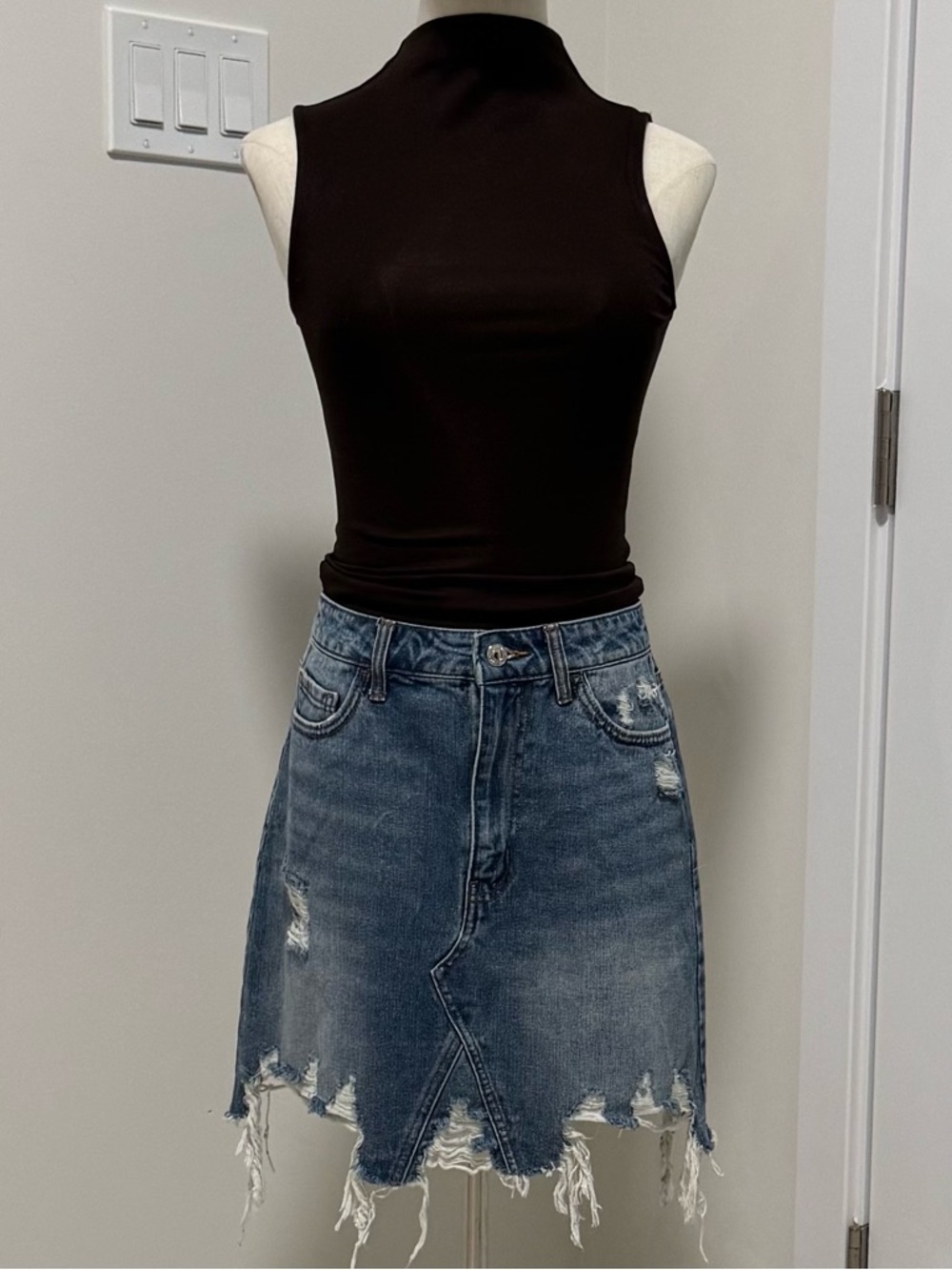 VERVET Distressed Denim Mini Skirt Medium Raw Hem Blue Jean Skirt - Picture 2 of 12